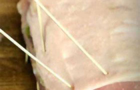 Свинина с начинкой из киви и груш - фото №4