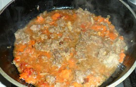 Картофельный суп с фасолью и тушенкой - фото №3
