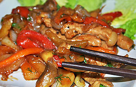 Свинина стир-фрай с овощами и грибами