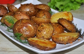 Запеченный картофель с розмарином и чесноком