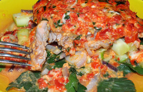 Рыба, запеченная в сливочном соусе с овощами