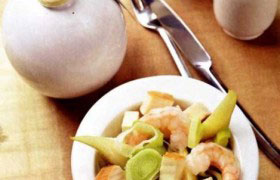 Салат с креветками и грушами