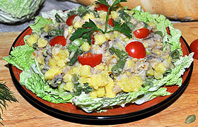 Салат с копченой скумбрией и зеленой фасолью