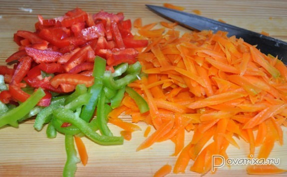 перец и морковь нарезаны