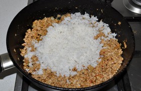 Добавляем  готовый рис.