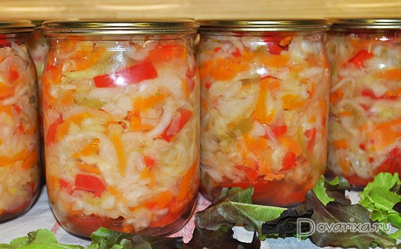 Овощной салат «Огород» с капустой, огурцами и помидорами на зиму
