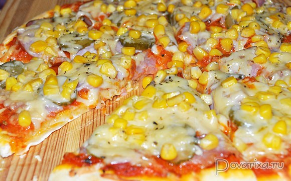 Рецепт: Пицца с кукурузой, ветчиной и сладким перцем