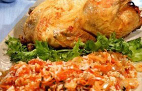 Курица, фаршированная рисом, овощами и креветками