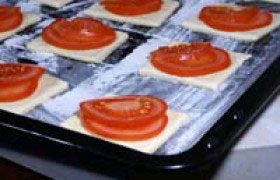 Слойки c помидорами и сыром - фото №2