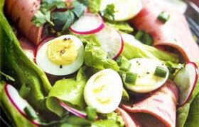 Салат «Американский пикник» с мясом и овощами