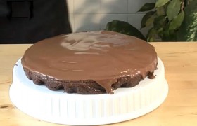 Шоколадный двухслойный торт - фото №6