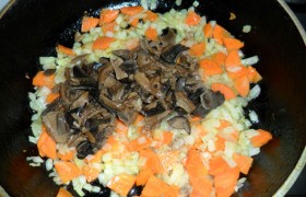 Картофель с тушенкой и грибами - фото №4