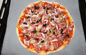 Пицца с грибами и ветчиной - фото №5
