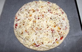 Пицца с колбасой - фото №5