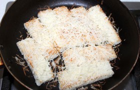 Салат из рукколы с сыром и черри - фото №4