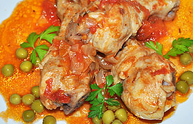 Куриные ножки в луково-томатном соусе