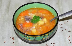 Картофельный суп с тушенкой и рисом