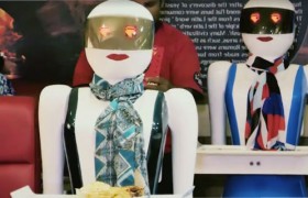 Роботы-официанты в пакистанском кафе