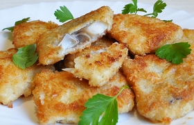 Белая рыба в панировке с сыром