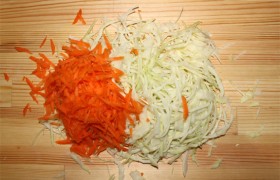 Салат из капусты: простенько, но вкусно - фото №2